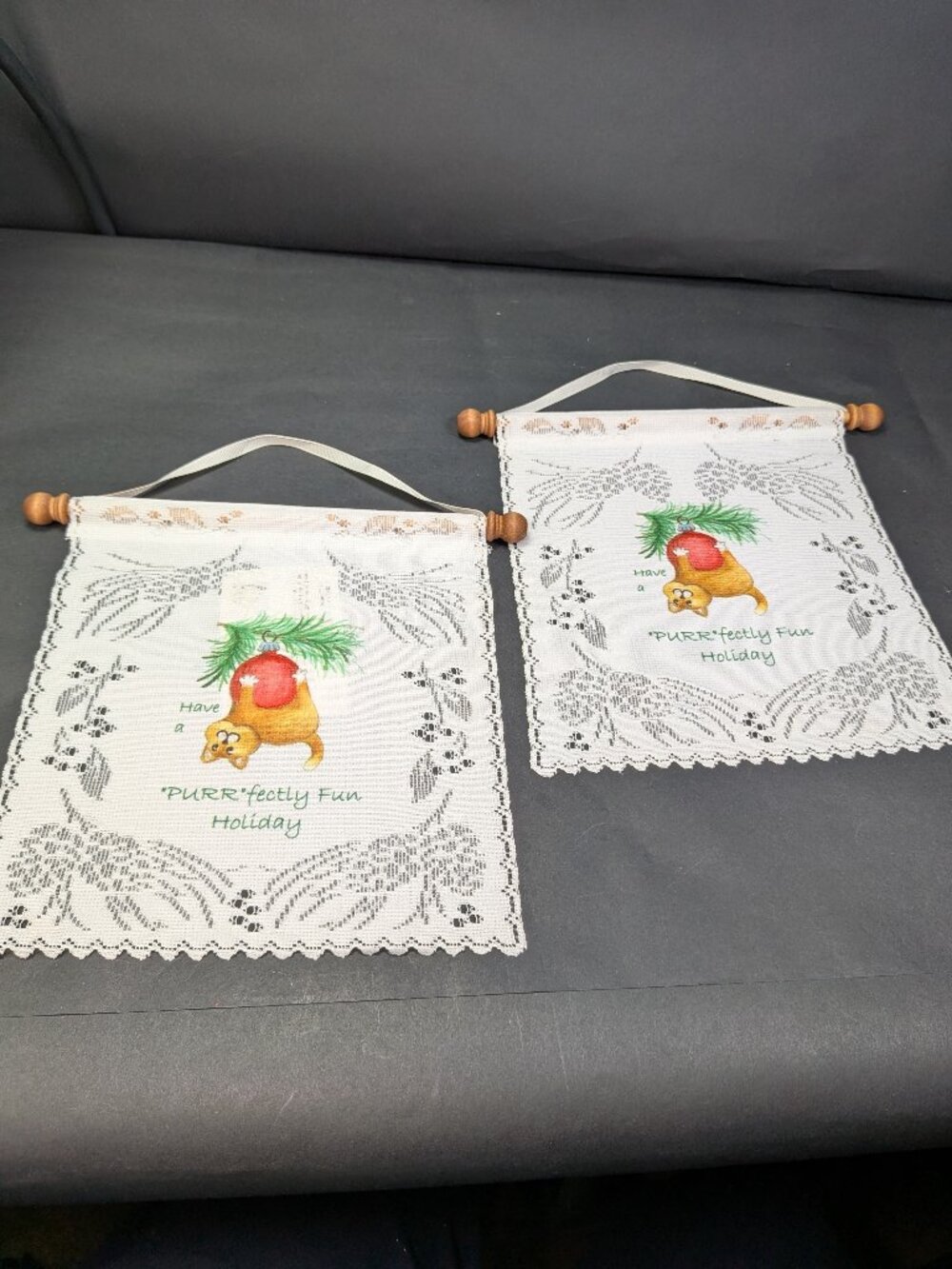 NWT Heritage Lace "Purrfect Holiday" Christmas Cat Wall Hanging Wood Dowel
